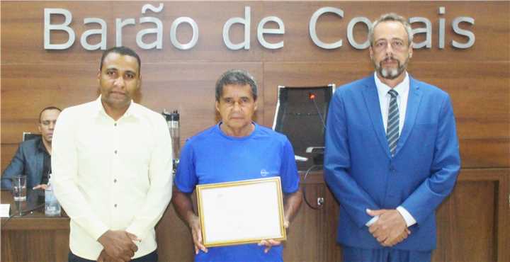 Cmara Municipal promove Reunio Solene para a entrega das Moes de Congratulaes
